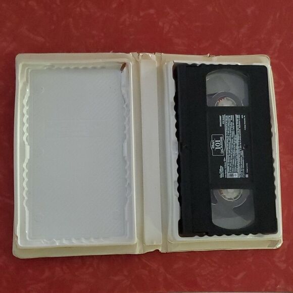 1999 Walt Disney Masterpiece 101 Dalmatians VHS Tape - Picture 7 of 10